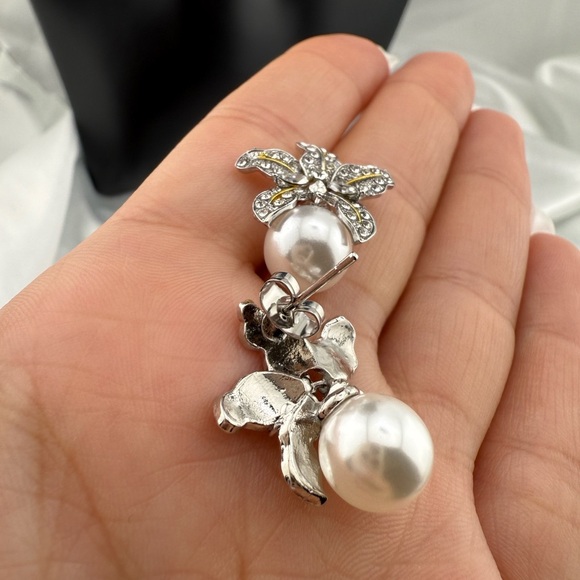 Luxury Pearl Flower Earrings – Crystal Bloom Studs, Elegant Bridal Statement - Picture 9 of 12